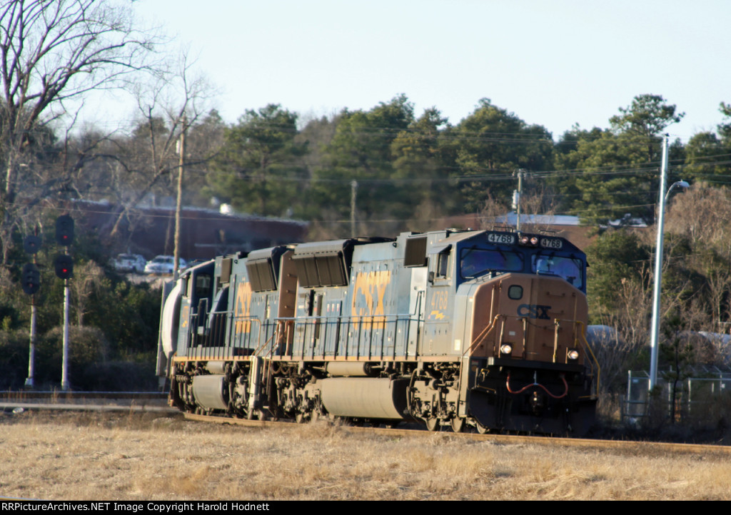 CSX 4768 & 4776 lead train S696 up track 2 